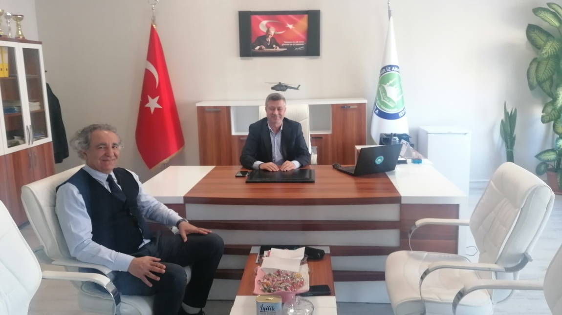 Tuzla Mahir İz Anadolu İmam Hatip Lisesi Müdürü Mustafa ARSLAN'ı Makamında Ziyaret Ettik.